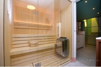 020 2043 56 near split house for sale