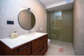 020 2043 56 near split house for sale