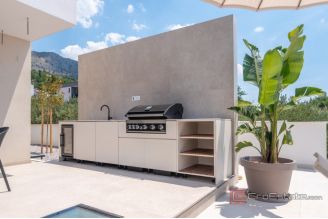 020 2043 56 near split house for sale