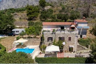 001 5199 30 Split area stone house with pool for sale