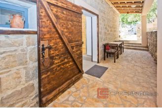 017 5199 30 Split area stone house with pool for sale