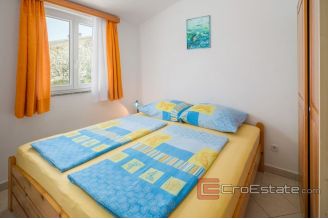 011 5200 30 Porec house with pool for sale