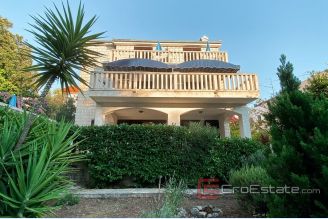 001 5206 30 Brac house near the sea for sale