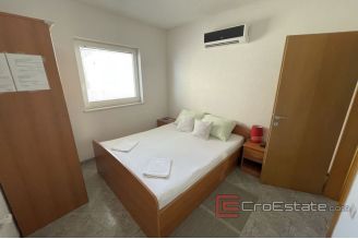 015 2030 44 Omis Apartment house with sea view for sale