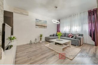 001 2017 20 Split apartment for rent