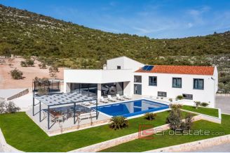 001 2022 363 near trogir luxury villa with pool for sale