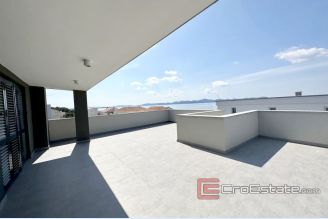 000 2043 68 Penthouse in the second row to the sea for salet