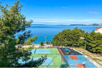 001 5256 30 Split area Luxury apartment with sea view for rent