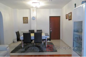 18 4560 30 apartment split