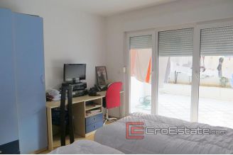 18 4560 30 apartment split