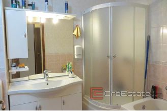 18 4560 30 apartment split