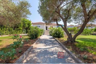 001 2037 43 Brac House with gardren for sale