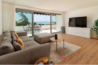 001 2036 71 Split modern apartment for sale