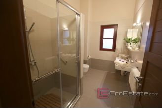017 5275 30 Pula Modern villa with pool for sale