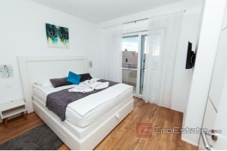 016 2018 231 Sibenik house with pool for sale