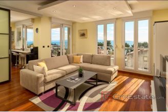 001 2035 111 Split three bedroom apartment for rent