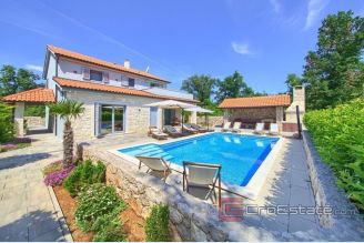 001 1021 03 Krk house with pool for sale