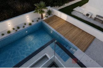 018 5285 30 Sukosan house with sea view sale