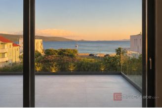 018 5285 30 Sukosan house with sea view sale