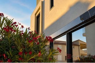 018 5285 30 Sukosan house with sea view sale