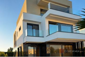 018 5285 30 Sukosan house with sea view sale