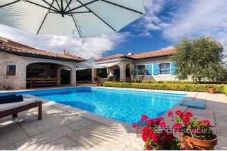 001 1021 11 Krk  house with a pool for sale