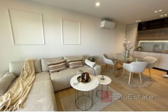 012 2036 79 Makarska Apartments with sea view for salet