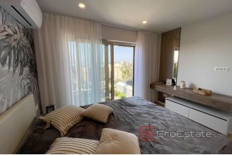 012 2036 79 Makarska Apartments with sea view for salet