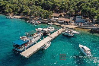 001 2022 375 dugi otok business property first row to the sea for sale