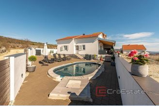 001 2037 56 Zadar house with a pool and a sea view for sale