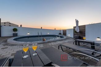 008 2037 56 Zadar house with a pool and a sea view for sale