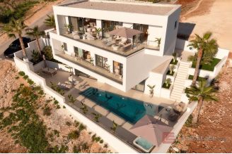 001 2035 132 Trogir luxury villa with a sea view sale