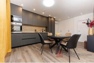 020 2031 99 Ciovo apartment with pool for sale