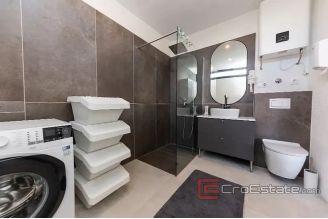020 2031 99 Ciovo apartment with pool for sale