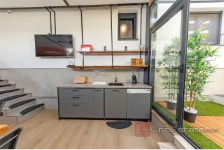 020 2031 99 Ciovo apartment with pool for sale