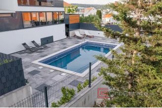 020 2031 99 Ciovo apartment with pool for sale