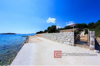 20 4623 30 Ciovo villa for rent by the sea