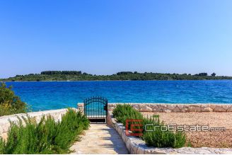 20 4623 30 Ciovo villa for rent by the sea
