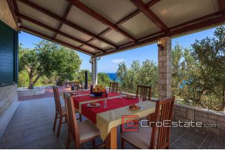 20 4623 30 Ciovo villa for rent by the sea