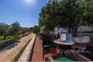20 4623 30 Ciovo villa for rent by the sea