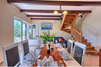 20 4623 30 Ciovo villa for rent by the sea