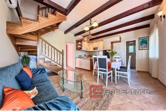20 4623 30 Ciovo villa for rent by the sea