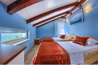 20 4623 30 Ciovo villa for rent by the sea
