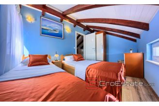 20 4623 30 Ciovo villa for rent by the sea