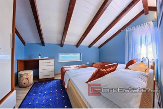 20 4623 30 Ciovo villa for rent by the sea