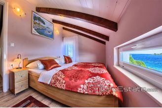 20 4623 30 Ciovo villa for rent by the sea