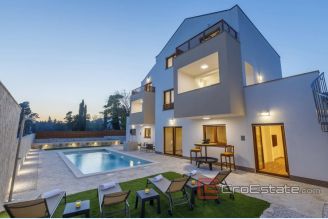001 2031 109 Kastela Luxury villa with a sea view for sale