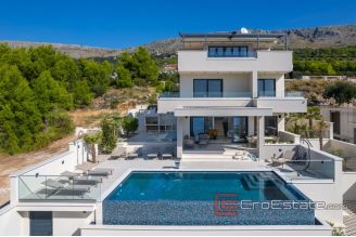 016 2022 370 near split villa with sea view for sale