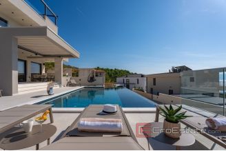 016 2022 370 near split villa with sea view for sale