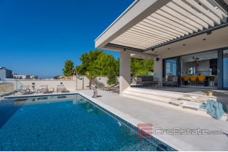 016 2022 370 near split villa with sea view for sale
